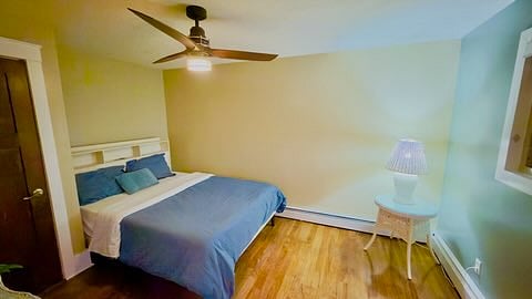Bedroom 3 with 1 Queen Bed - Shared Bathroom