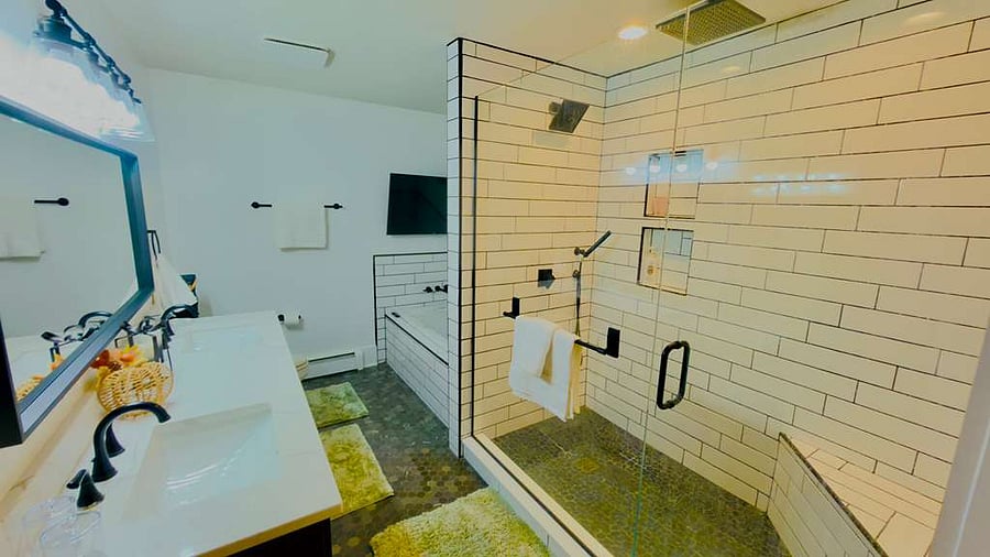 Master Bedroom - Private Bathroom