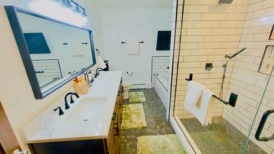 Master Bedroom - Private Bathroom
