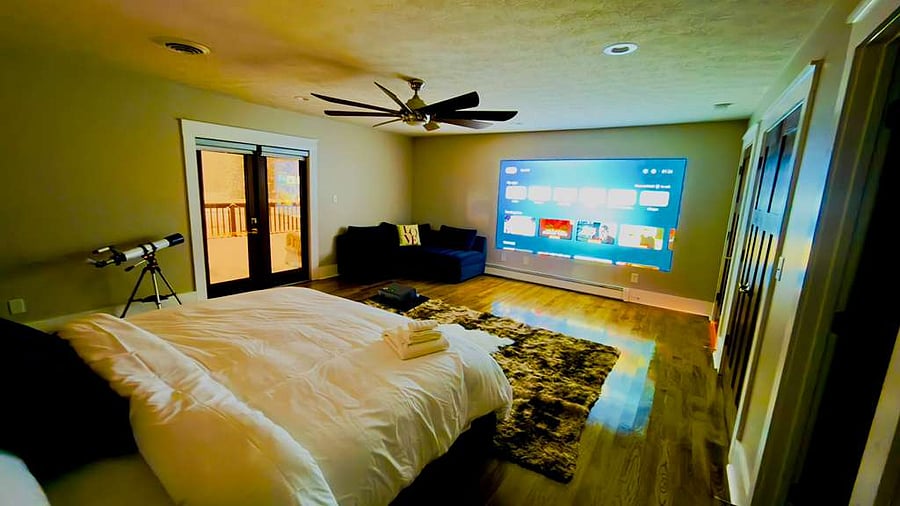 Master Bedroom - Private Bathroom - With Projector- Smart projector with Apps