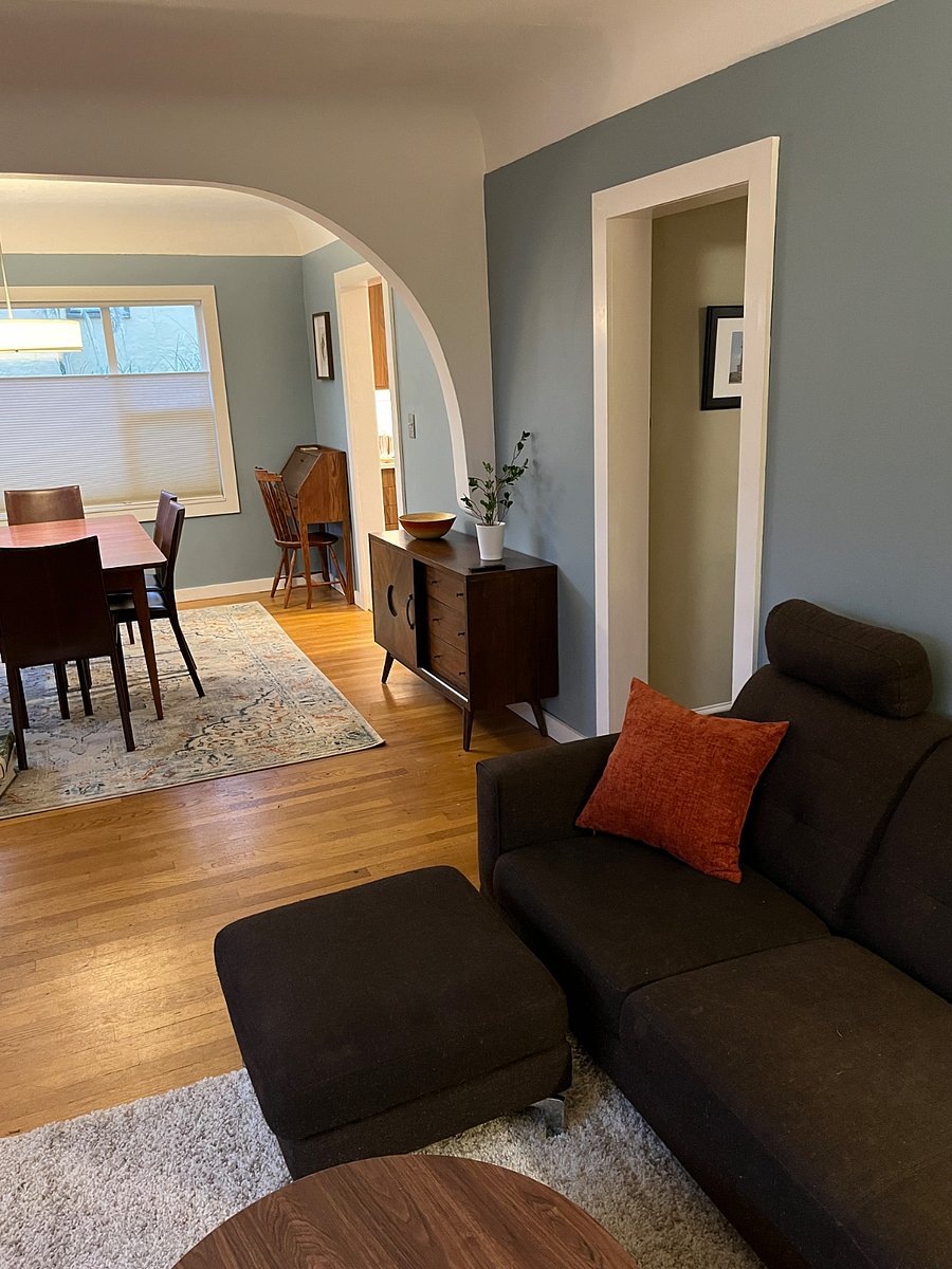 living room/dining room