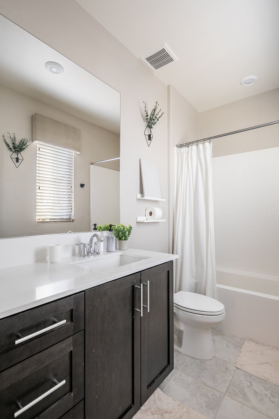 Full bathroom conveniently located in the second bedroom
