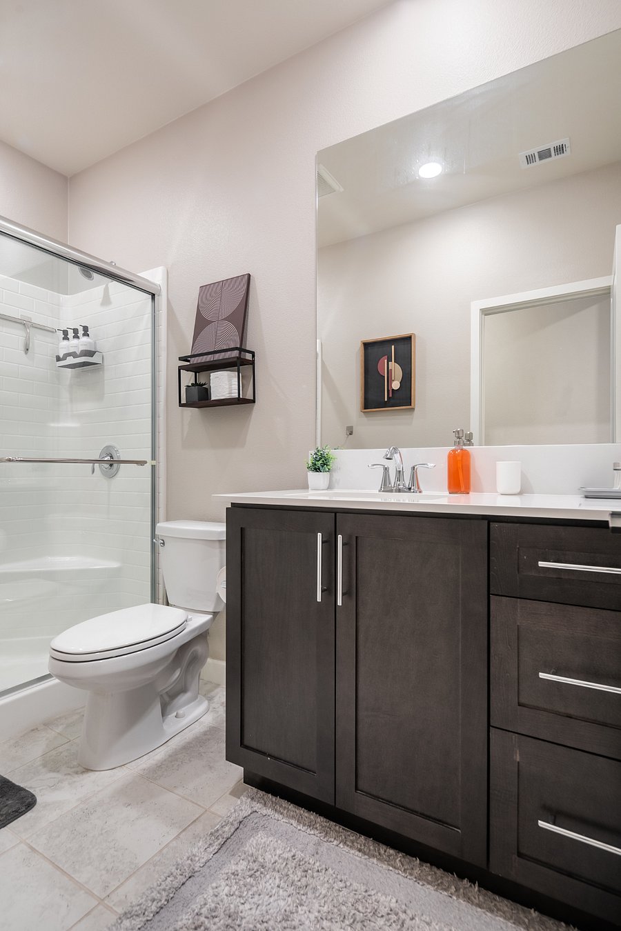 Easy-access full bathroom next to the sleep or office space