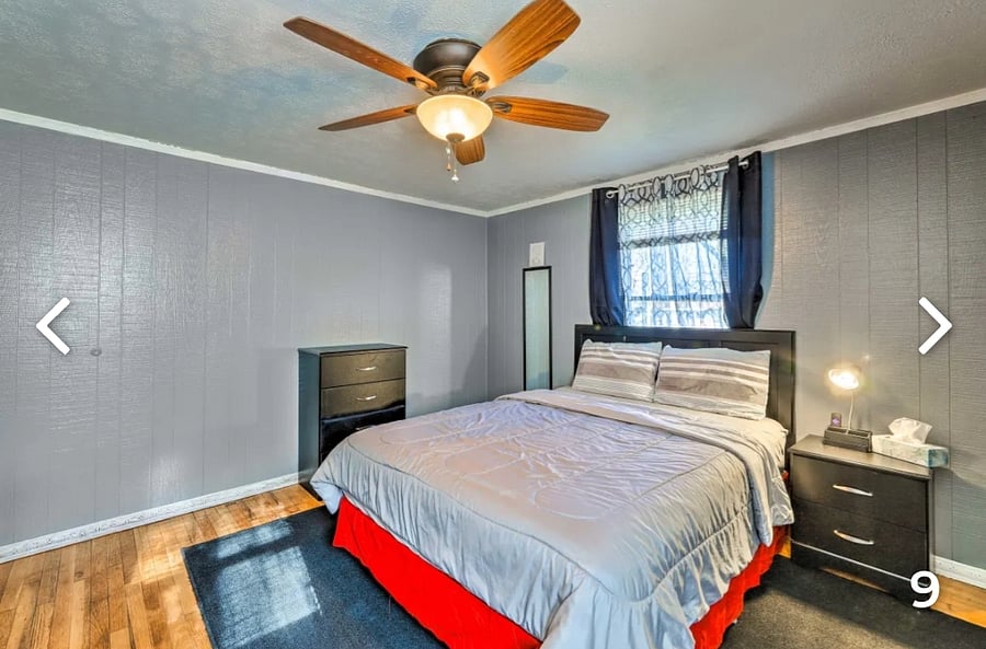 1st fl Mellow Room ( largest room)
Queen Bed
Desk
Smart TV
Wall Mirror
Dresser & Nightstand w/desk light
Large closet with shelves