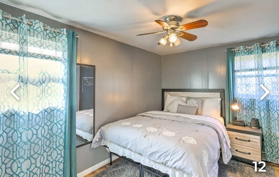 1st. Fl Serenity Room (3rd largest room)
Queen bed
Smart Tv
Dresser and Nightstand w/desk light
Wall Mirror