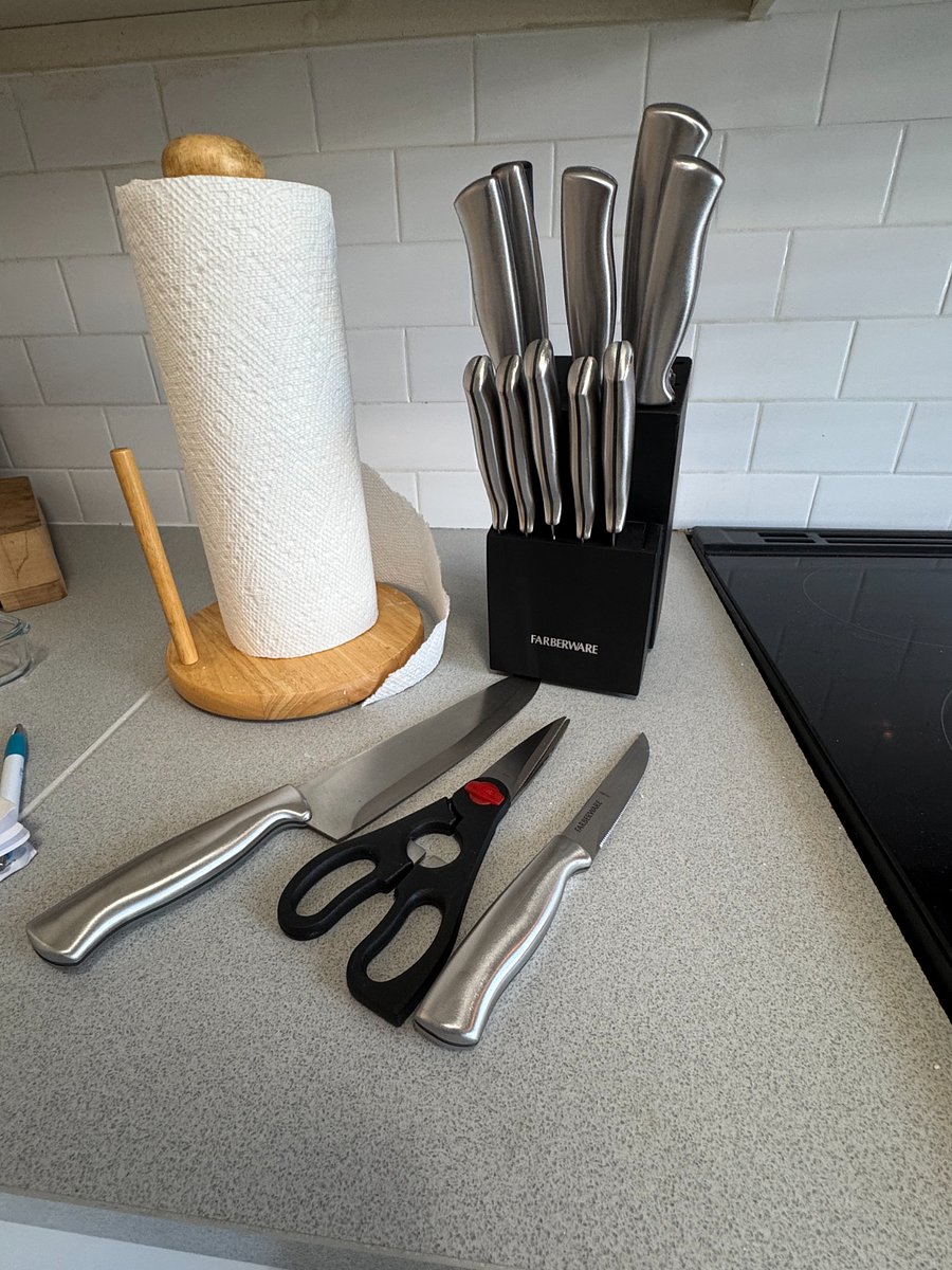 Fully equipped kitchen, including coffee maker, toaster, microwave and blender.