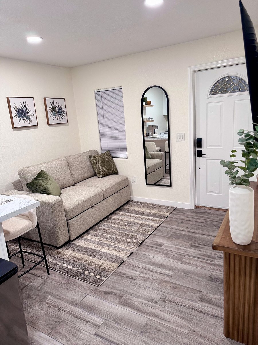 Living Room, 55 Smart TV