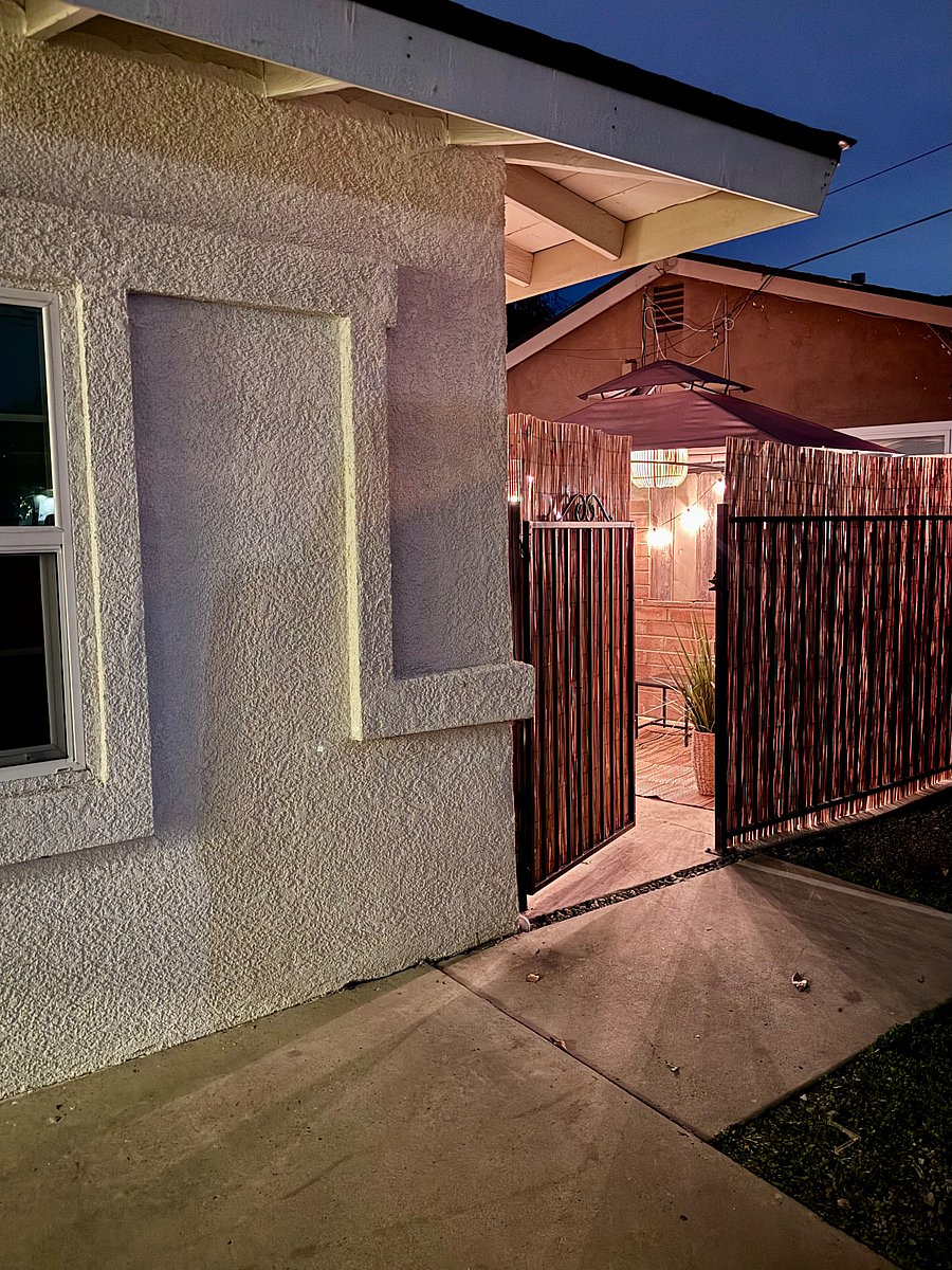 Entrance to patio and guesthouse