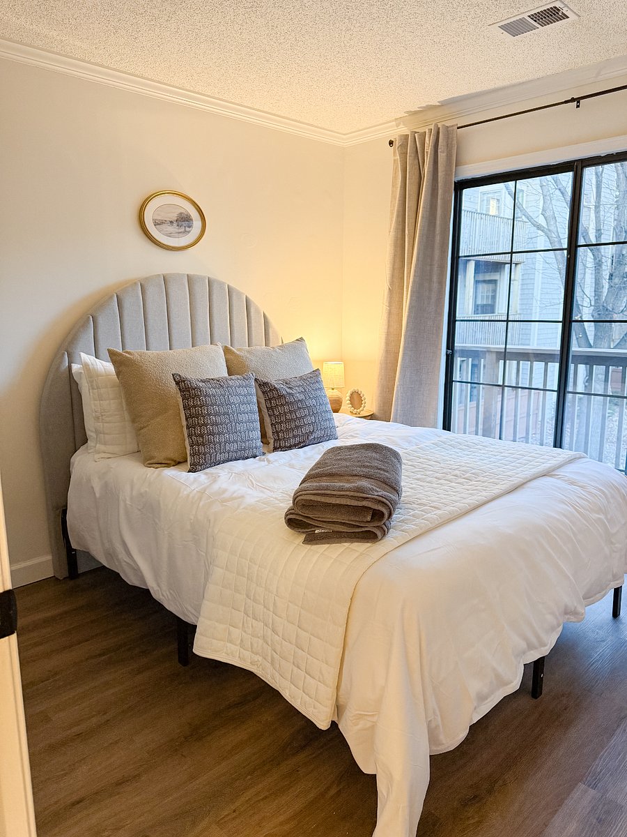 Second Bedroom - Queen Bed