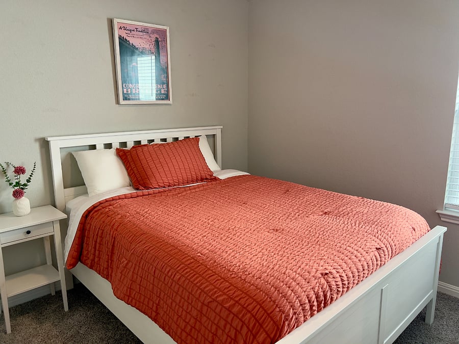 Third Bedroom (Queen Bed)