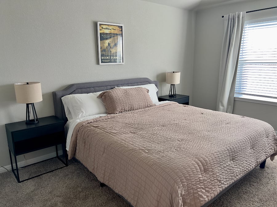 Master Bedroom (King Bed)