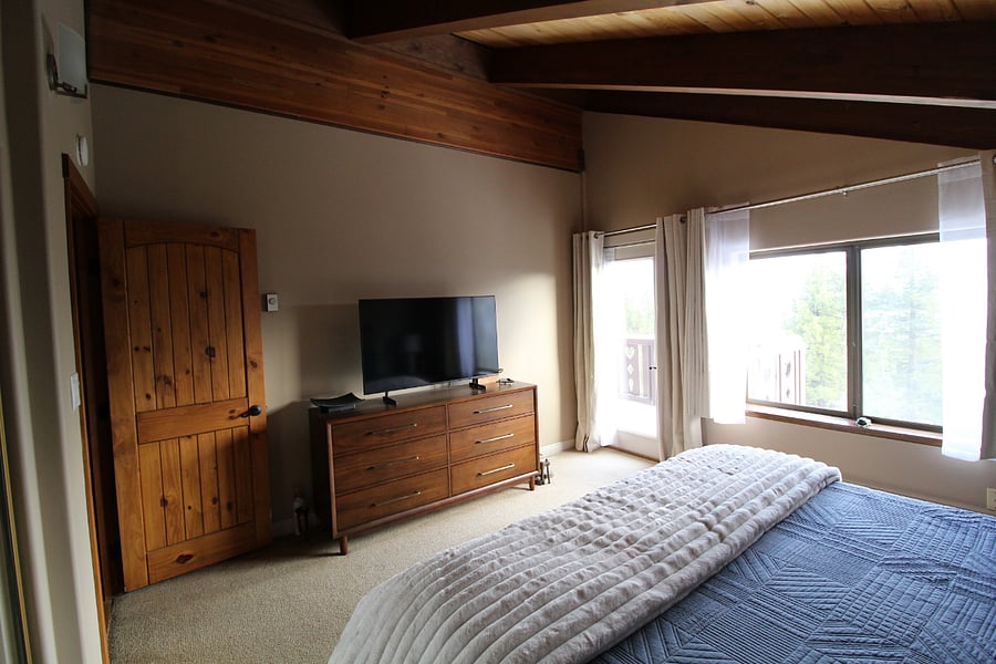 main bedroom
King bed