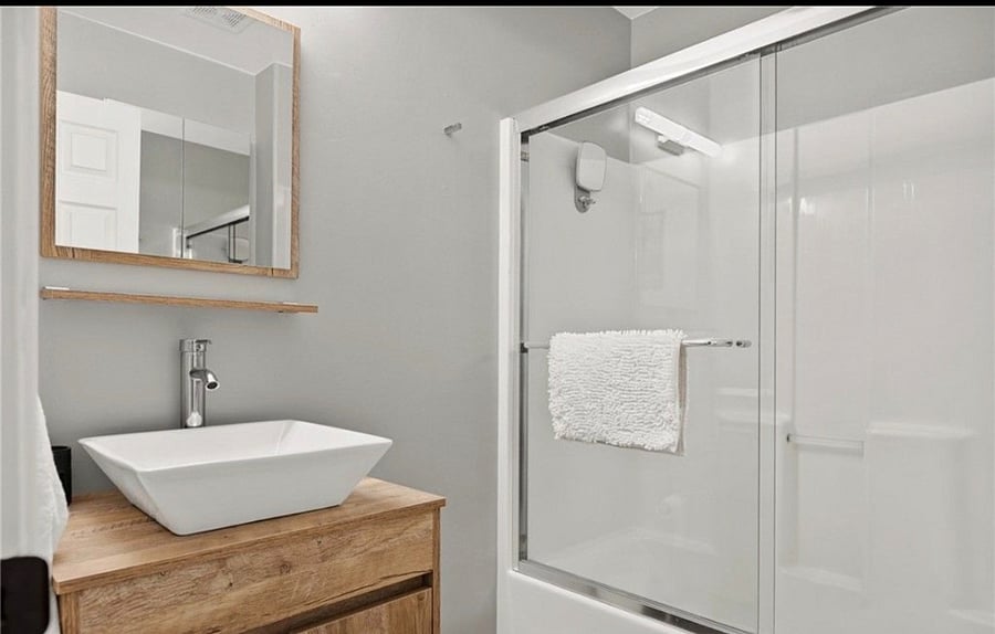 Level 2 - Full Bathroom 