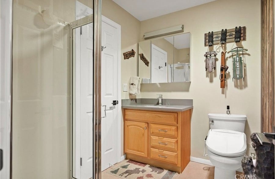 Level 1 - Full Bathroom