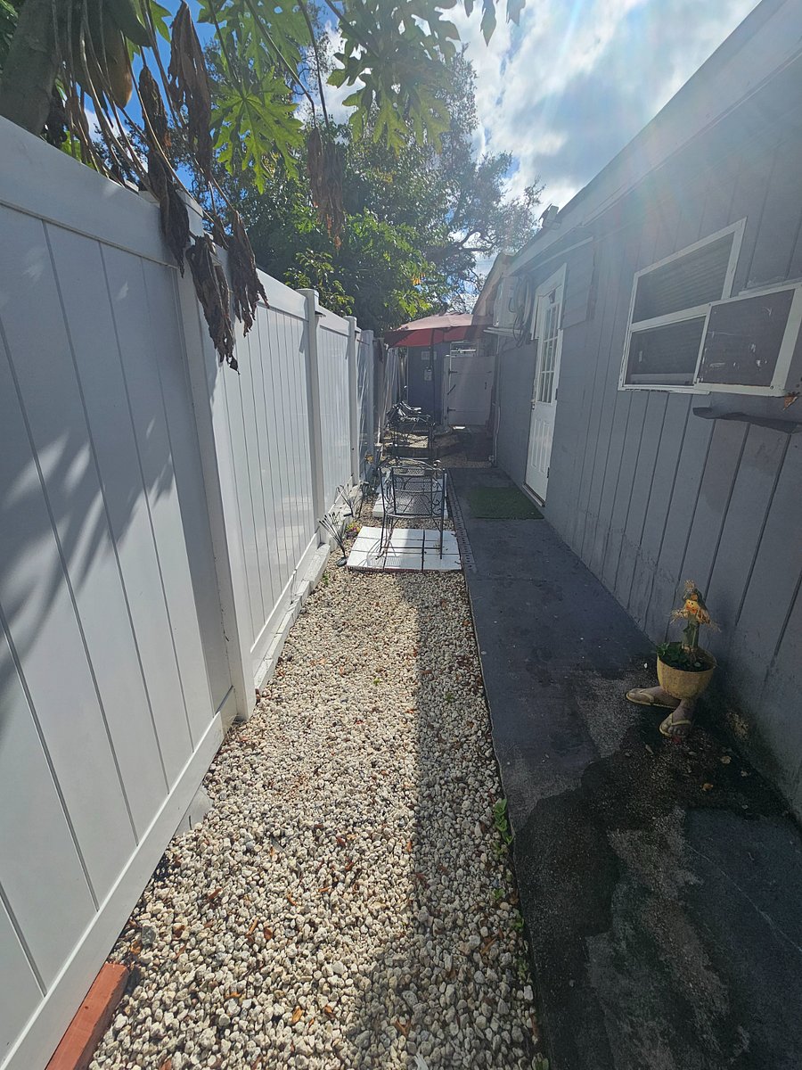 Exterior patio/bench on gravel rock