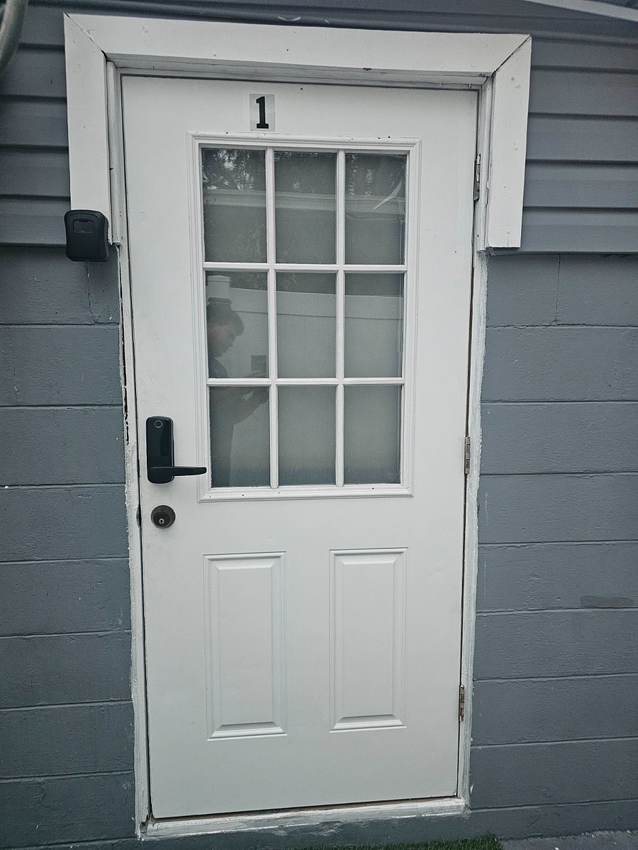 Room #1 smart keypad with 4 digit pin code. To unlock, enter 4 digit pin and press #. To lock door hold door shut and door will lock automatically after 10 seconds.