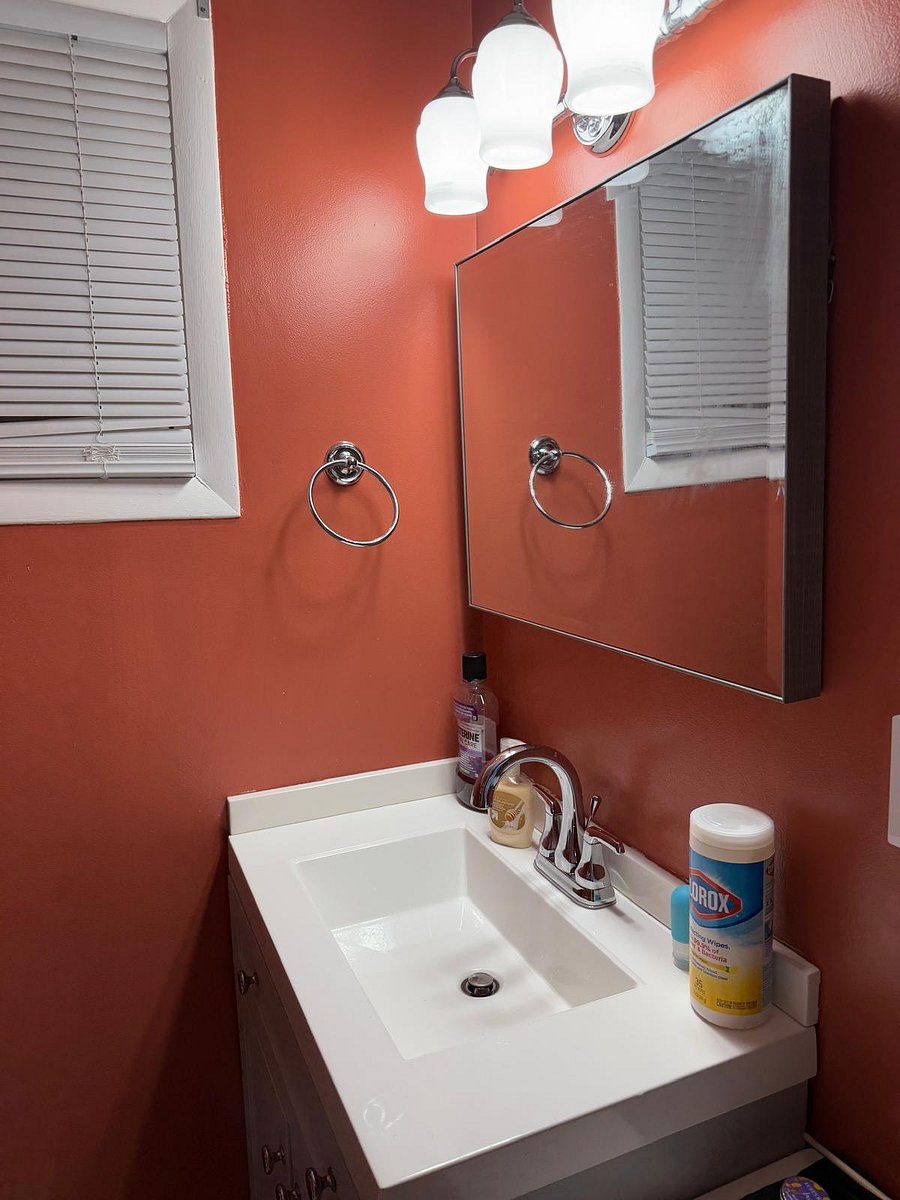 Bathroom sink