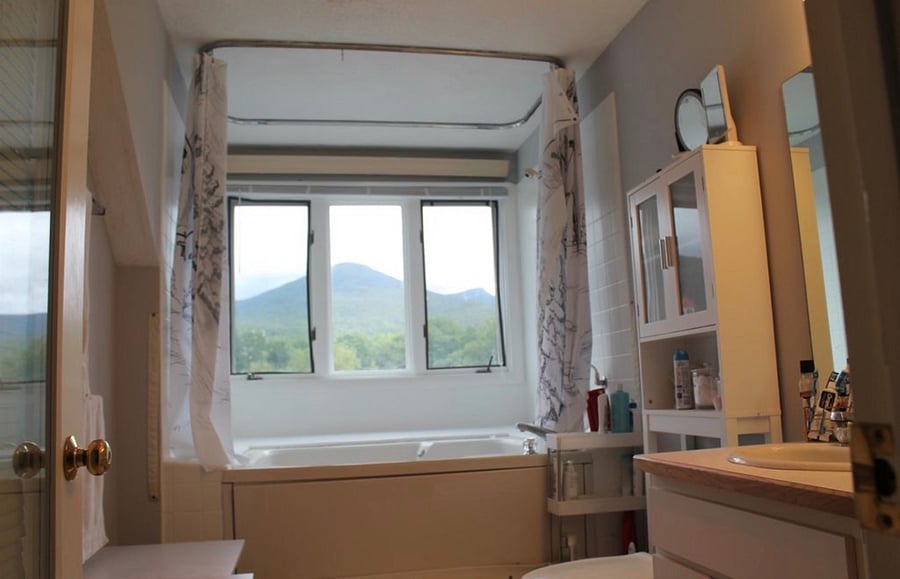 Upstair bathroom with large jet tub, incredible views