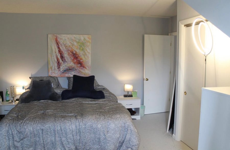 Upstairs King bedroom with Mountain views
