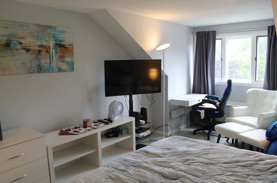 Downstairs Suite Lock-off with king bed, private bath, closet and seperate entry door