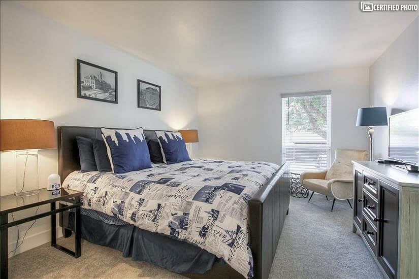 Main bedroom with walk-in closet