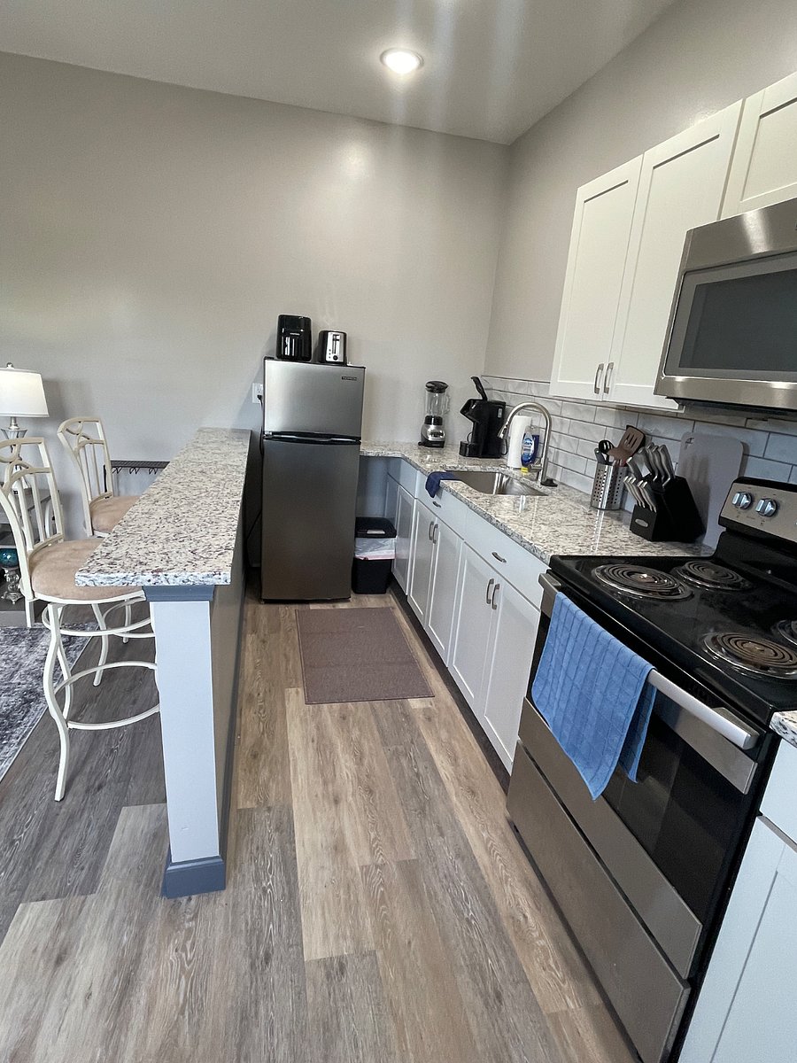 Kitchen with new granite and new appliances