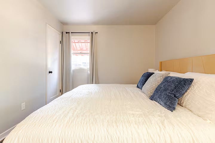 King size bed with dresser 