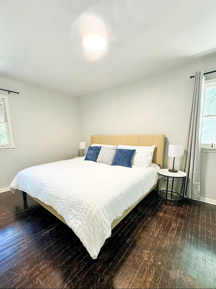 King size bed with dresser 