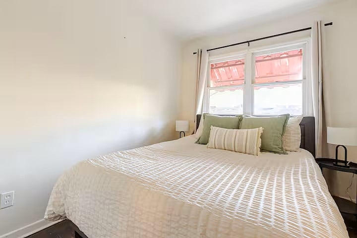Queen size bed with small closet 