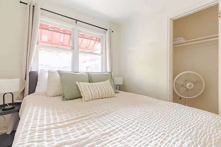 Queen size bed with small closet 