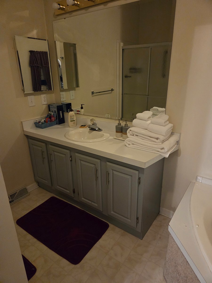 Bathroom supplied with 2 sets of towels and started amenities.