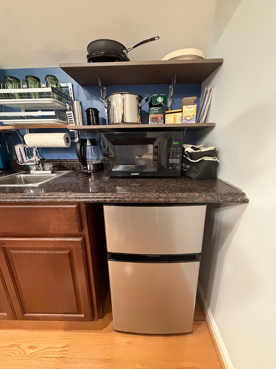 Kitchenette includes microwave, fridge, induction stove, cookware, etc.