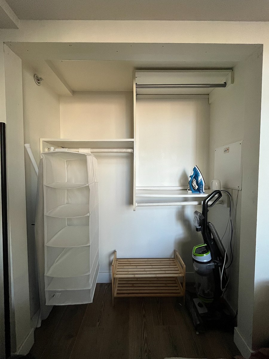 Closet space with vacuum