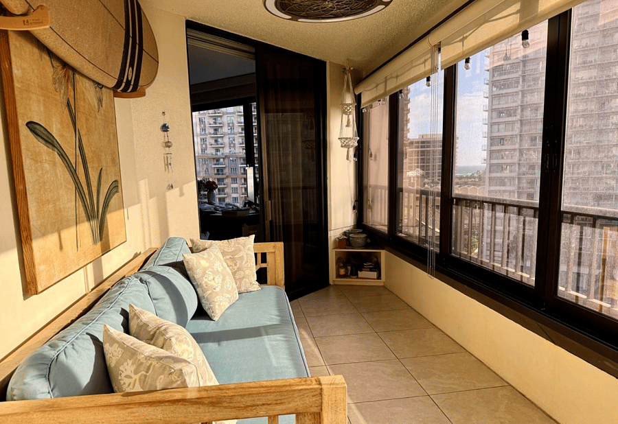 The very comfy day bed in the enclosed lanai with beautiful views.
