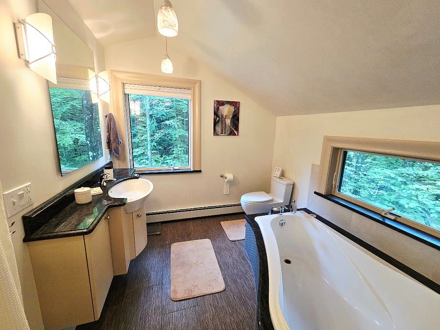 Upstairs main bath