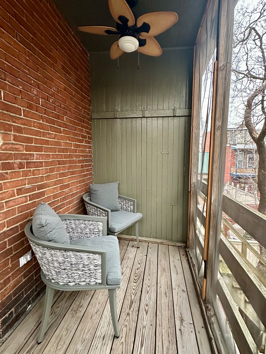 Balcony with sitting area