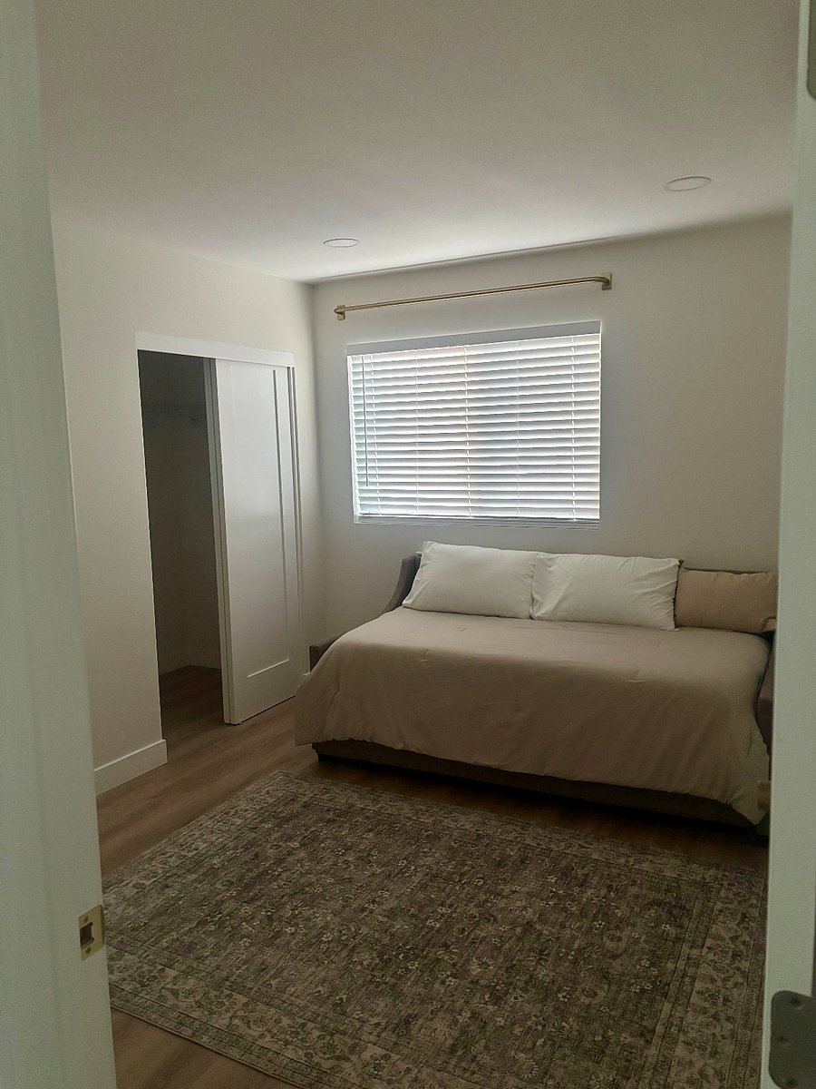 Bedroom 2 with full size day bed and twin size pull out 