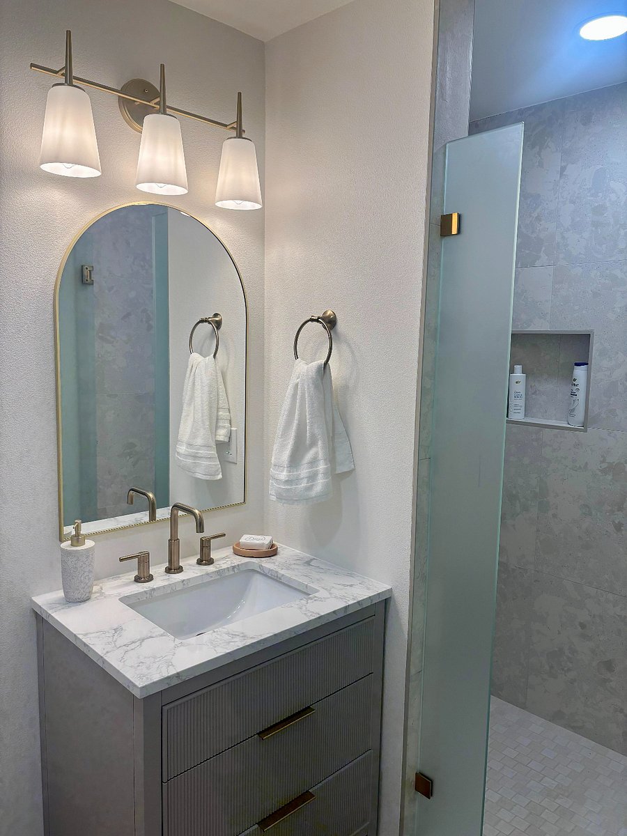 Downstairs shower