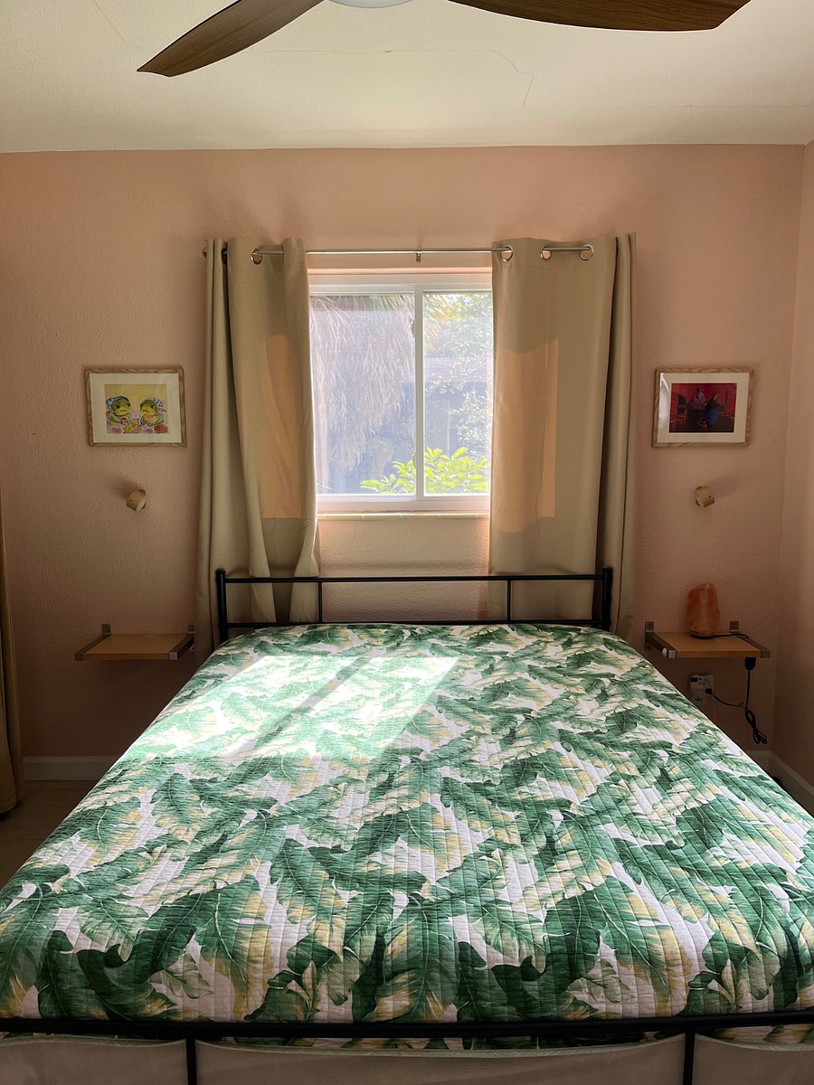 Bedroom with queen bed