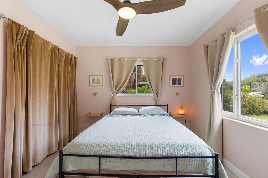 Master Bedroom with Queen