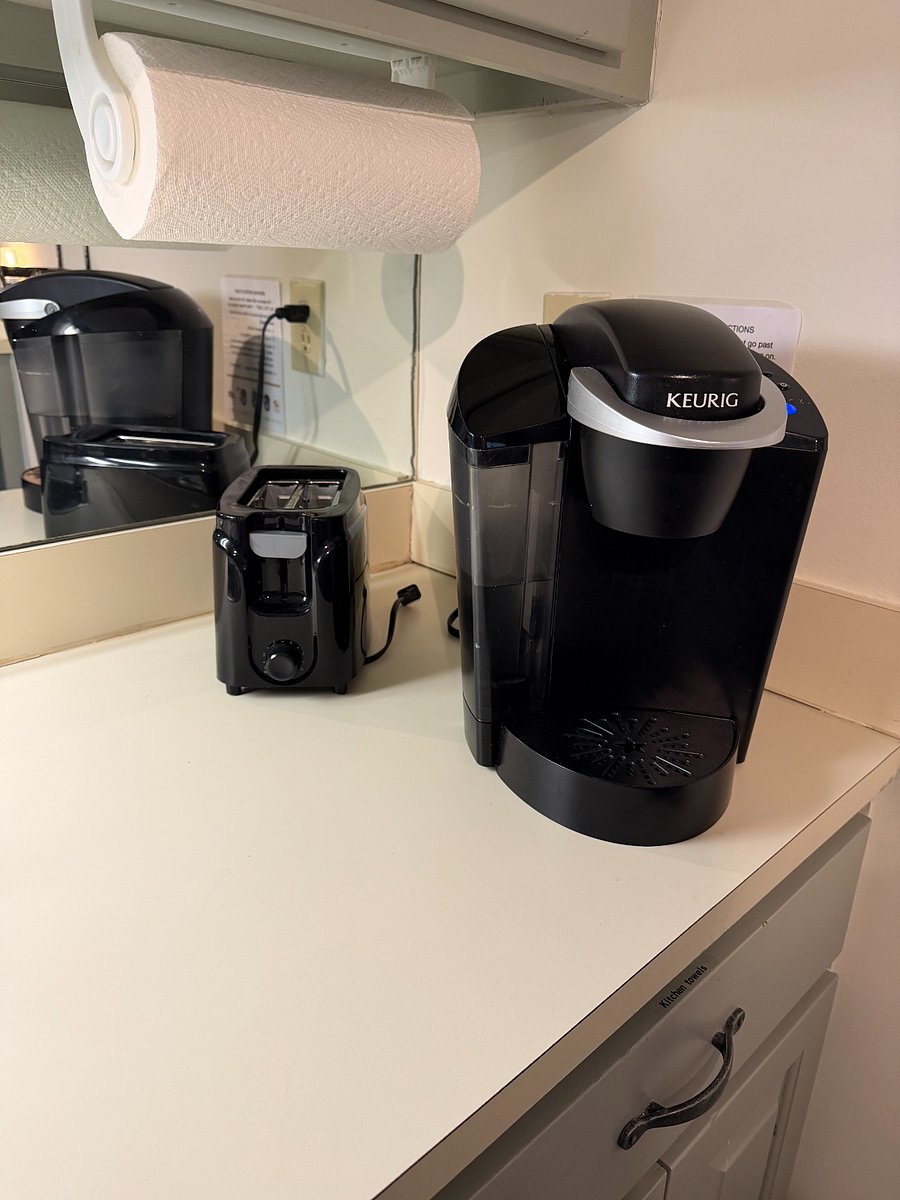 Keurig and toaster
