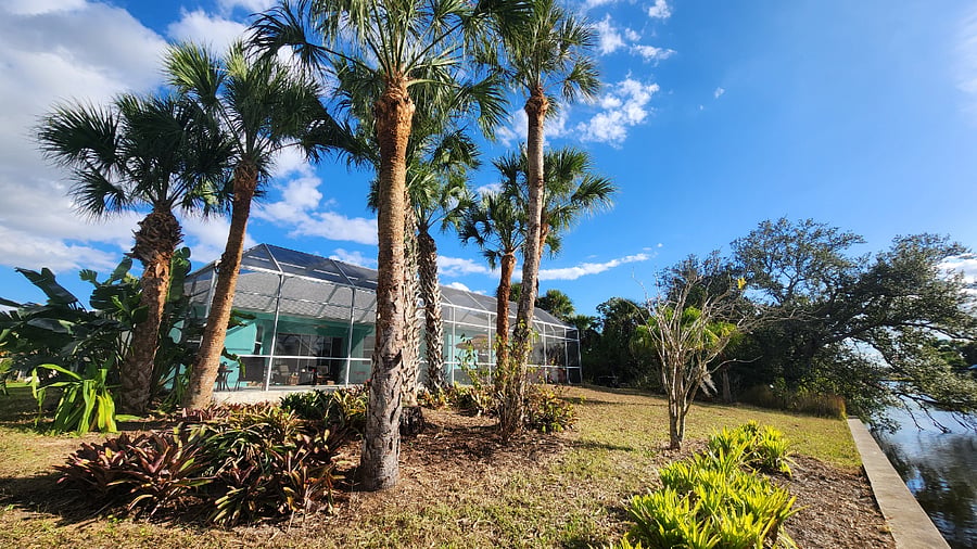 Tropical Backyard with Salt Water Canal access.