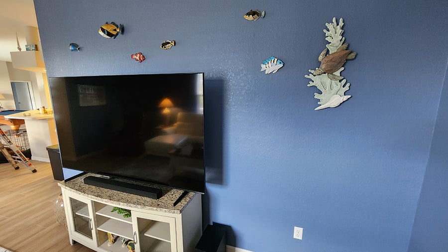 New 75" Smart TV in the Spacious 14'x18' Livingroom.