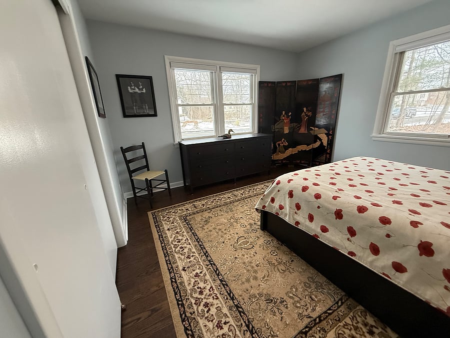 Primary bedroom With queen size bed