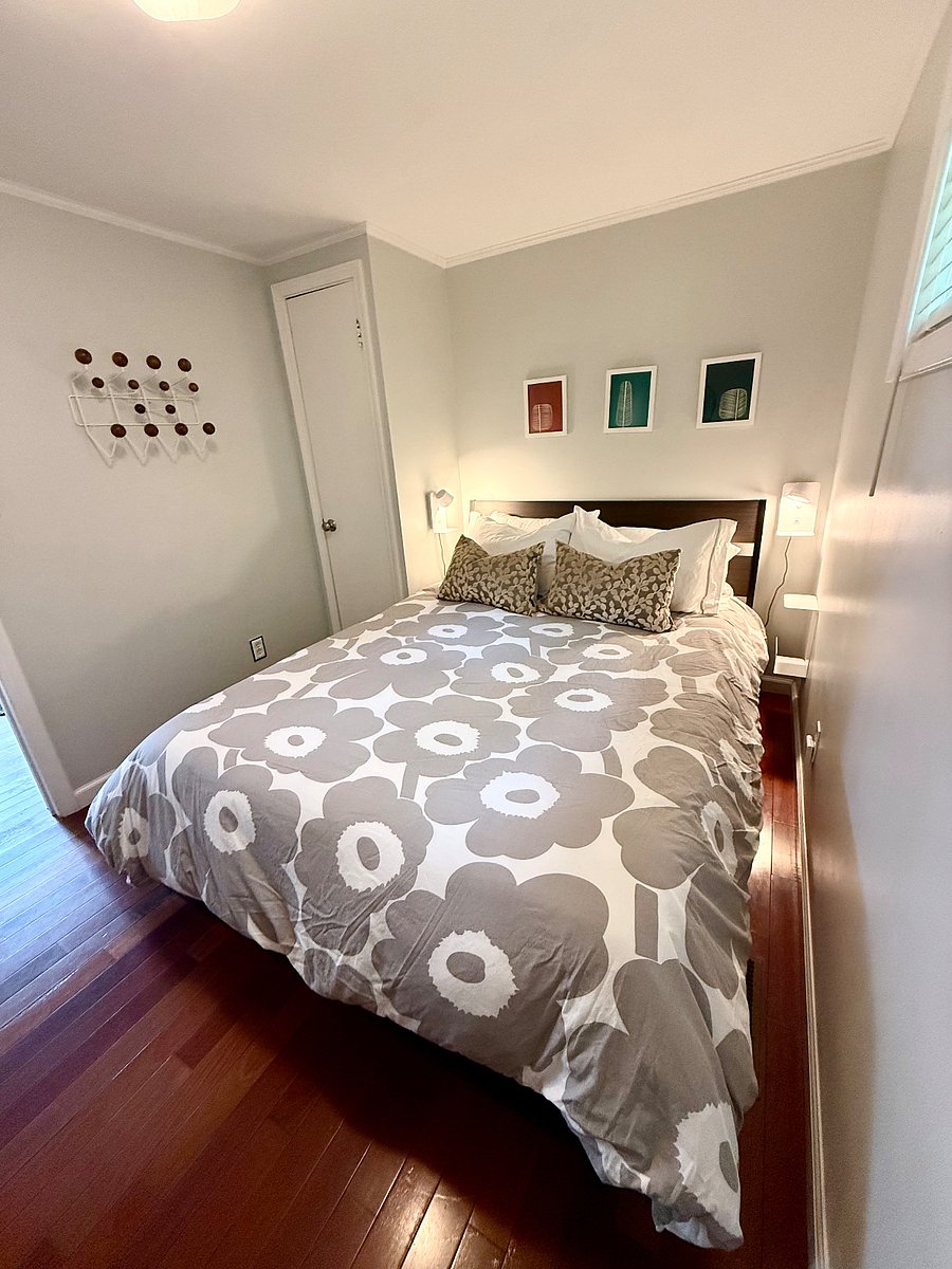 Primary queen bedroom 