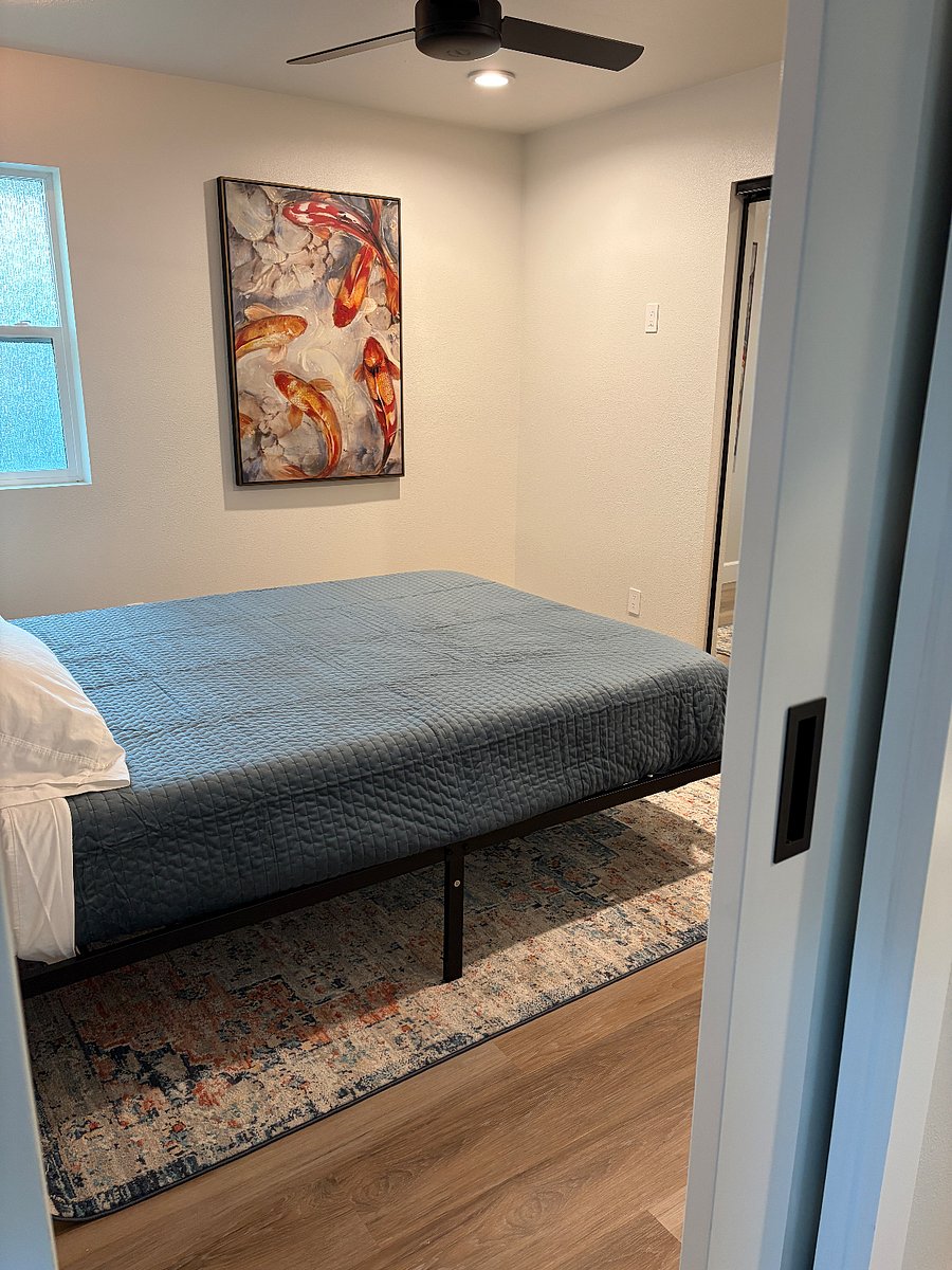 Queen size bed 