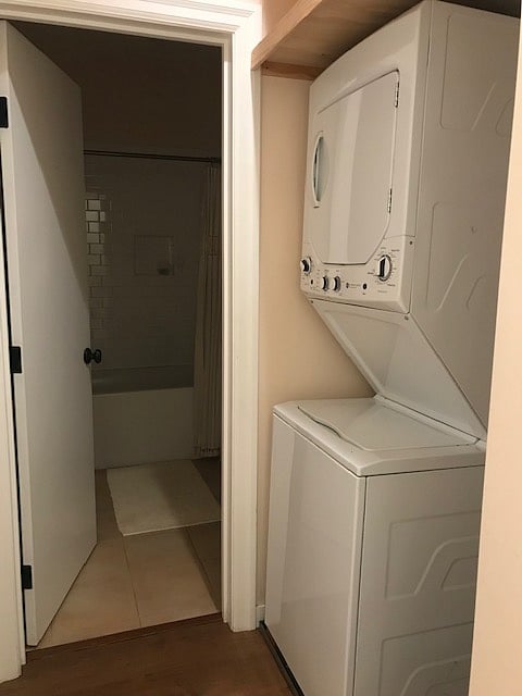 washer/dryer and bathroom entry