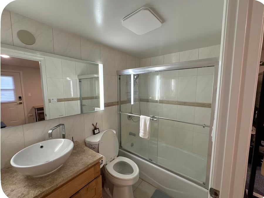 Full bathroom attached to the 1 bedroom unit.