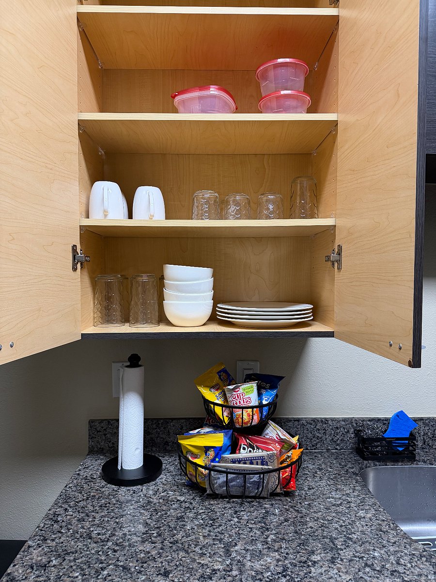 Dishes & Tupperware