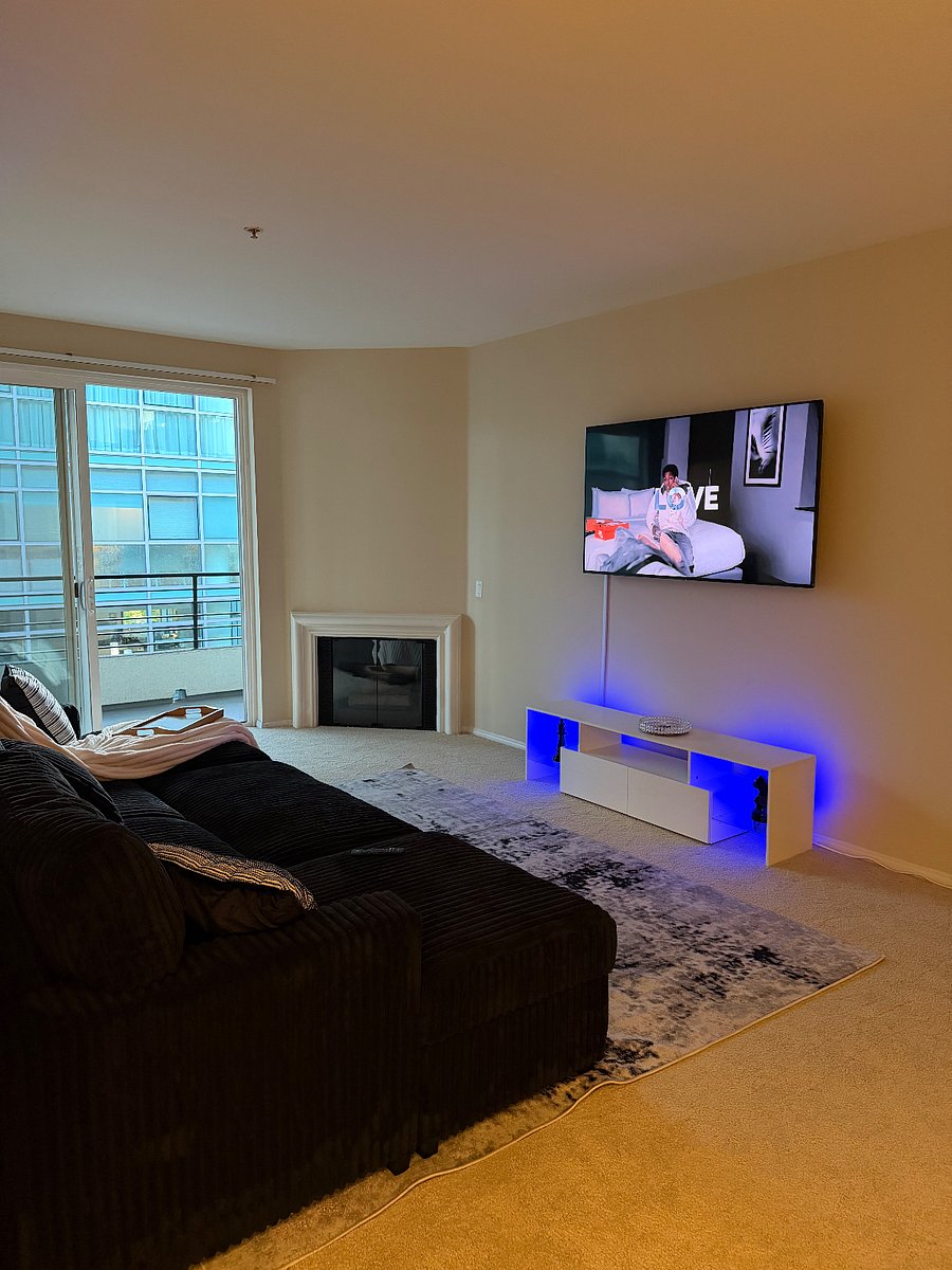Main Living Room With Tv & Fireplace